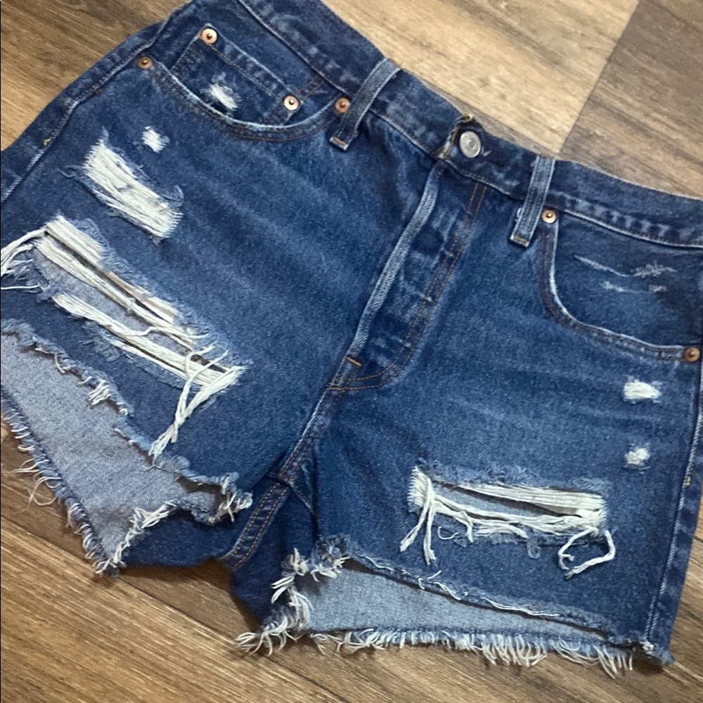 Womens Levi’s denim shorts!